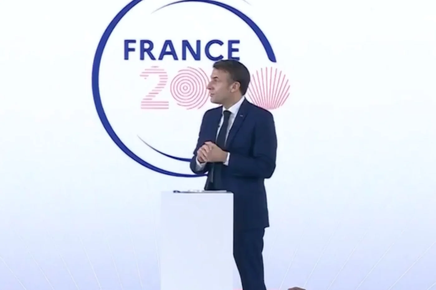 法国 2030：埃马纽埃尔·马克龙 (Emmanuel Macron) 希望创建人工智能微组件行业