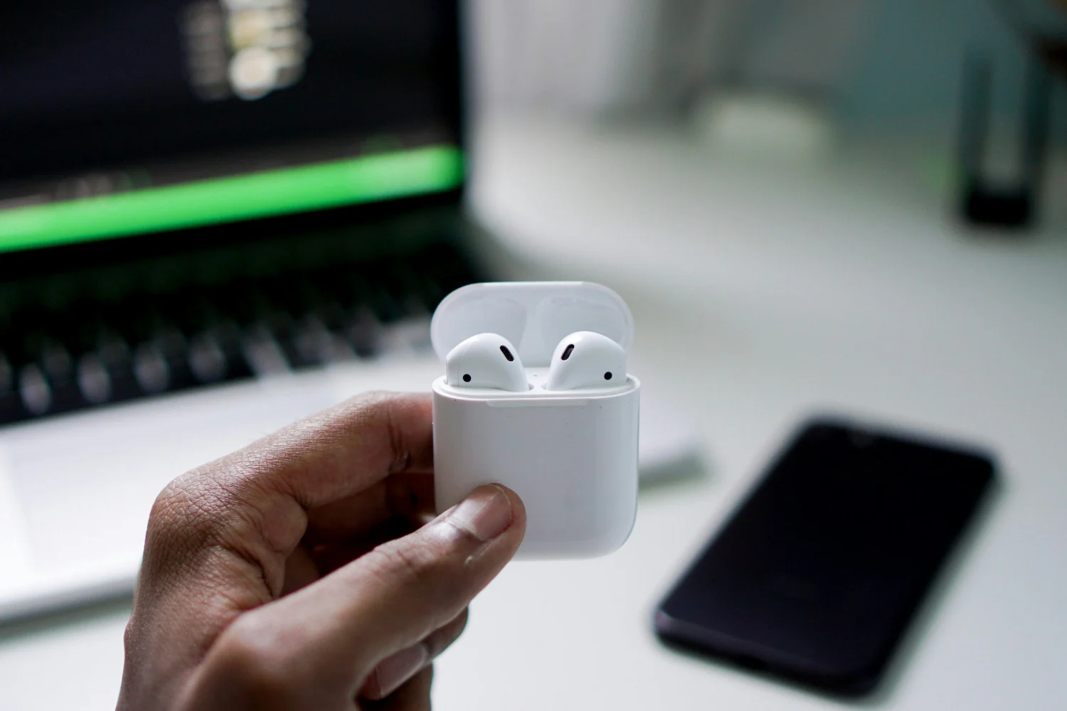 iPhone：如何阻止 AirPods 大声朗读你的消息？