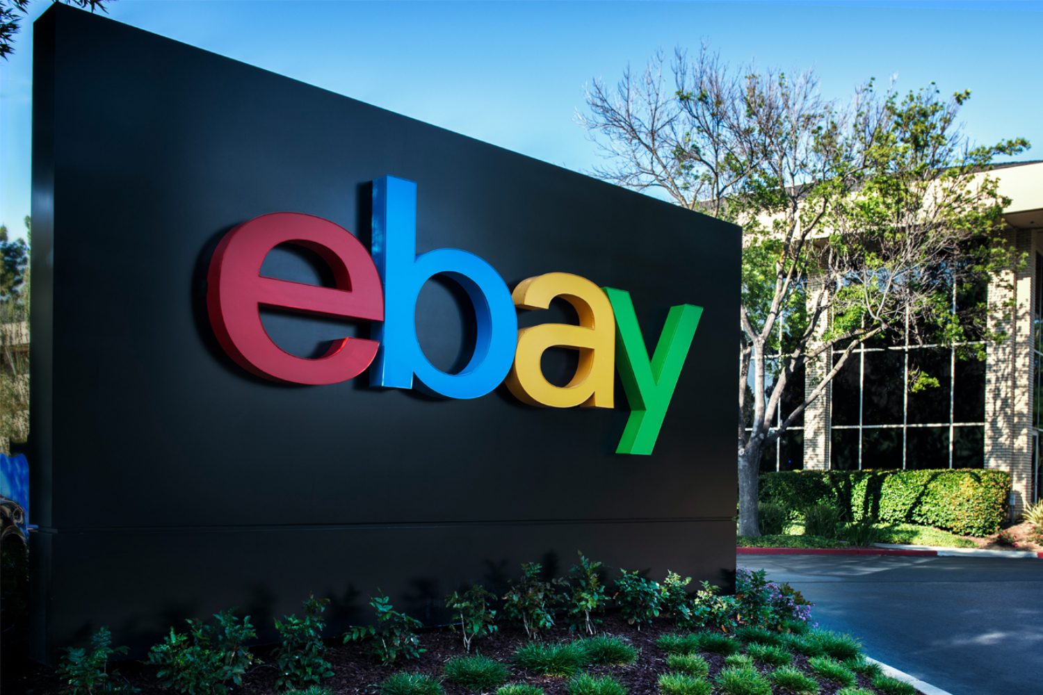 eBay对一对夫妇进行令人难以置信的骚扰，被罚款300万美元