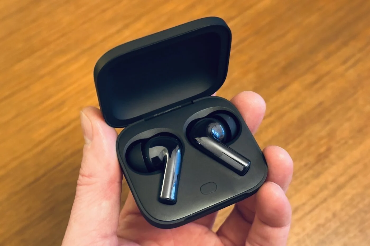 OnePlus Buds 3 與 Google Pixel Buds Pro