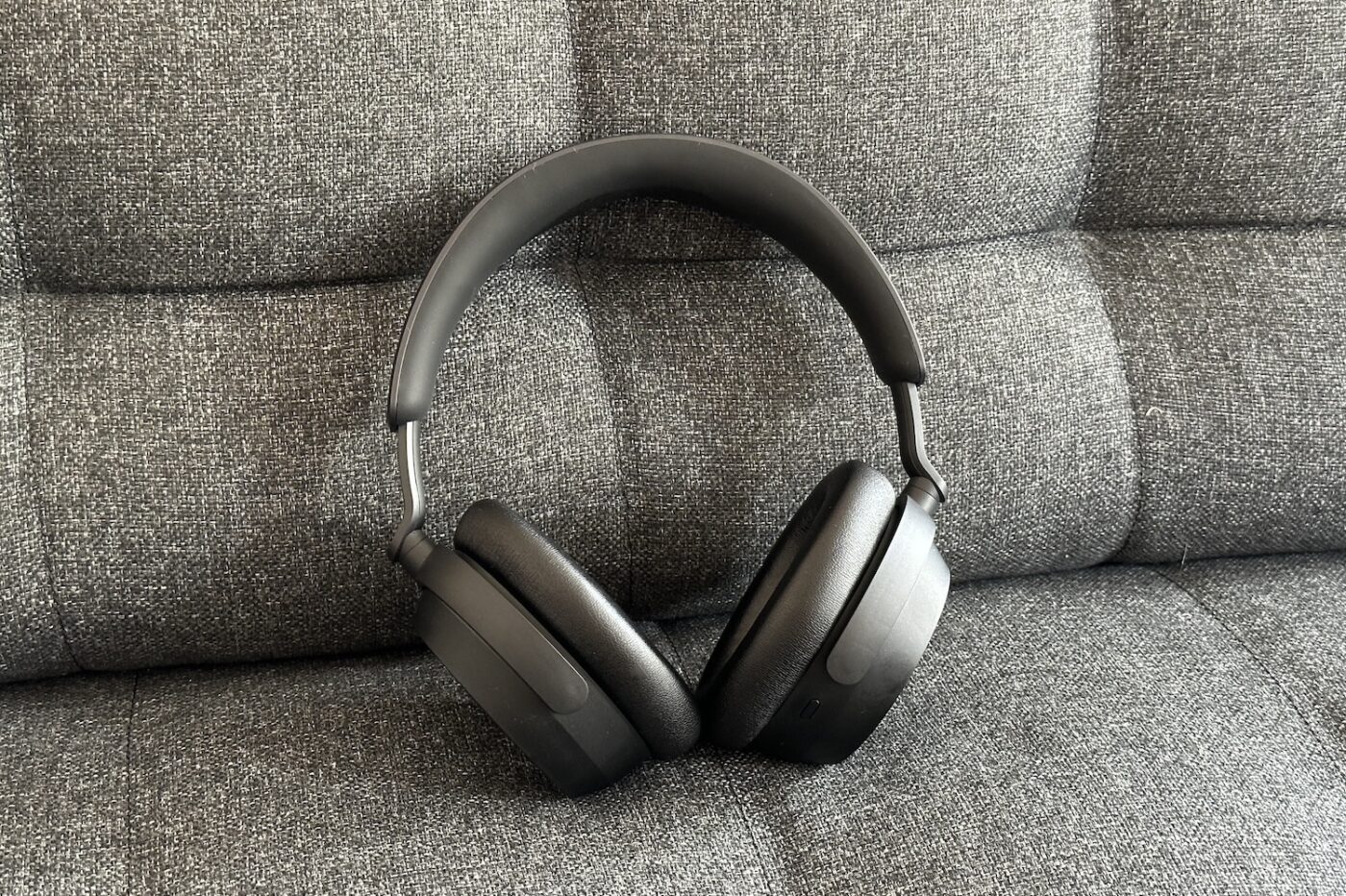 Sennheiser Accentum Plus contre Nothing Ear（棒）