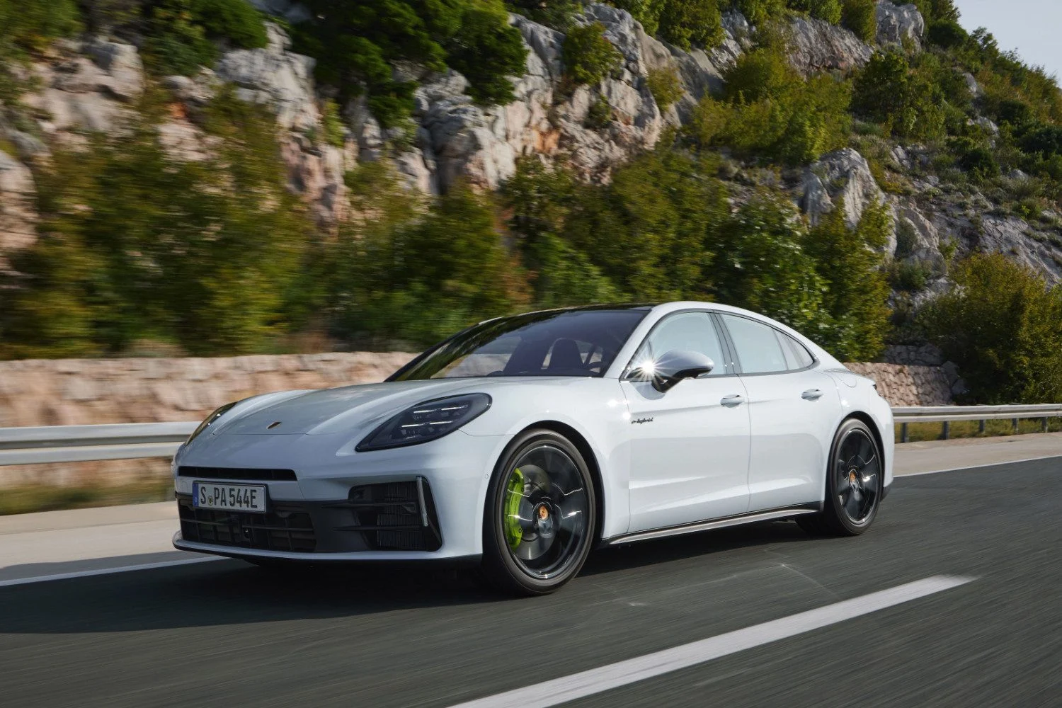 保时捷 Panamera 4 和 4S E-Hybrid：带来两种新的驾驶模式