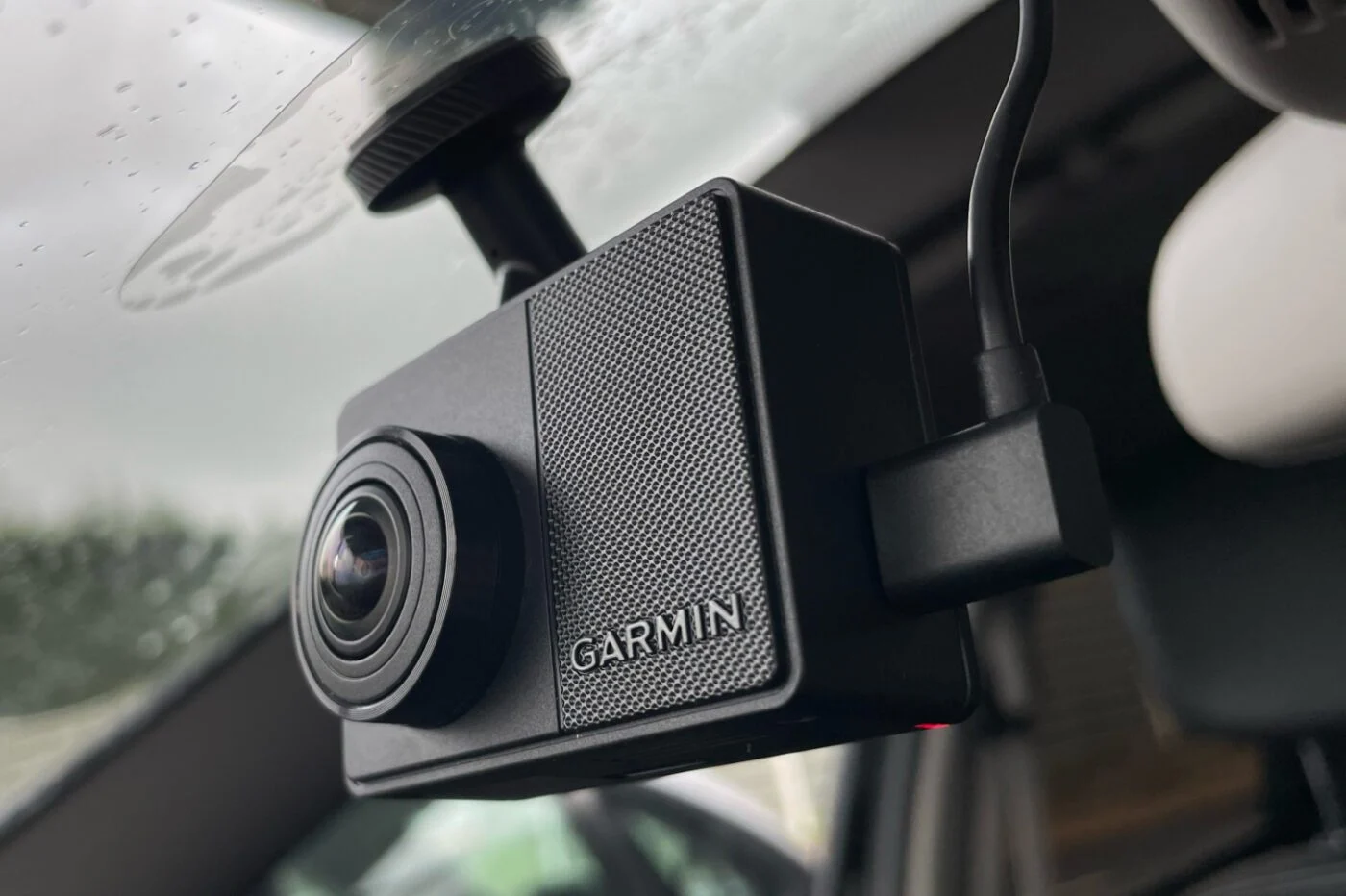 Garmin Dash Cam 67W พร้อม Blackvue DR650S-2CH