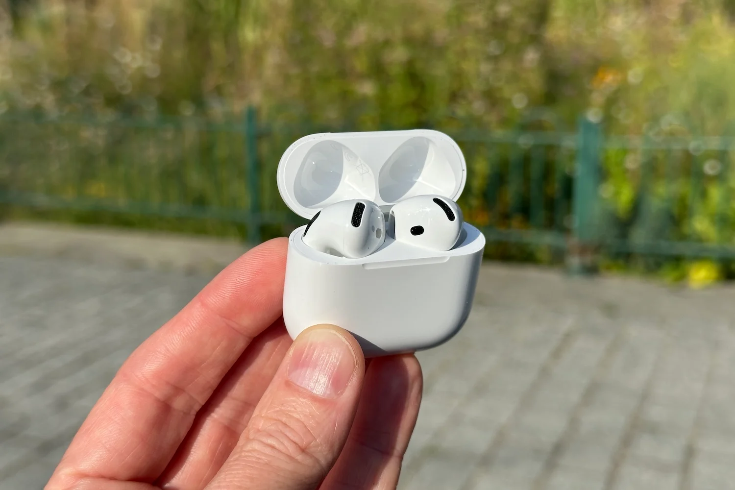 Apple AirPods 4 主动降噪测试：诸多优点，只有一个（大）缺陷