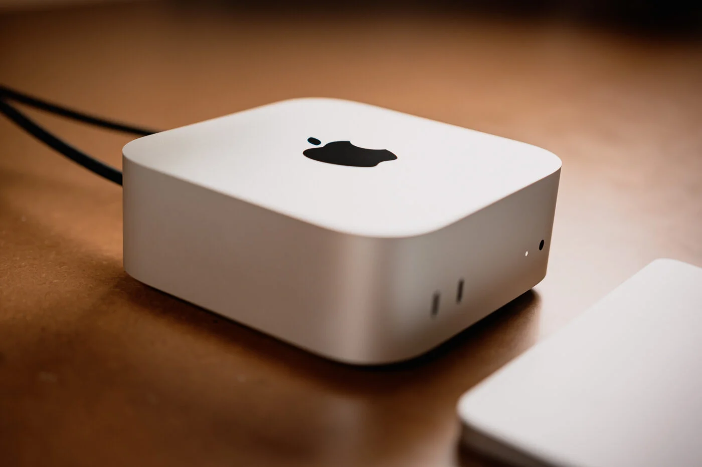 Apple Mac mini M4 (2024) 与 BLEUJOUR Kubb Gen 11