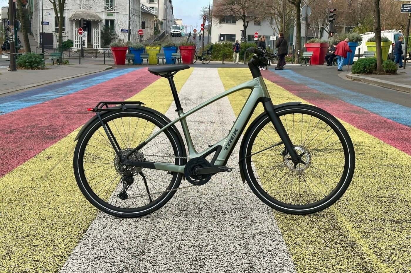 Trek FX+ 7 對 Specialized Turbo Vado 4.0