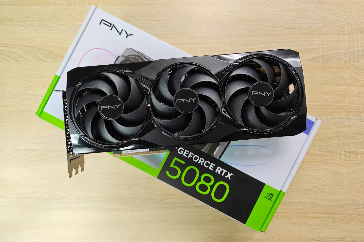 PNY GEFORCE RTX 5080測試：DLSS 4和IA在4K中製造奇蹟……在1179歐元