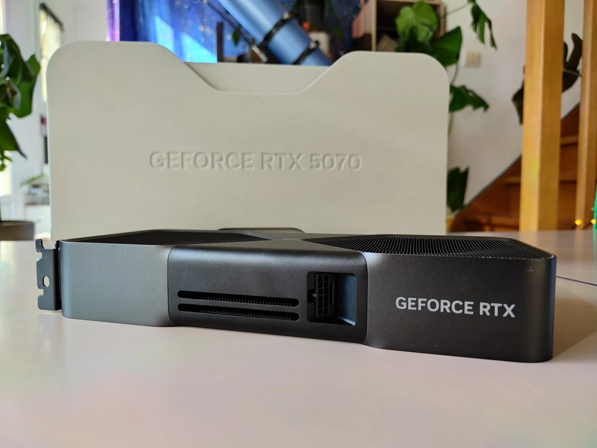 การทดสอบ Nvidia GeForce RTX 5070: ตัดสำหรับ QHD ด้วยการติดตามเรย์เกม 4K ที่บันทึกโดย DLSS