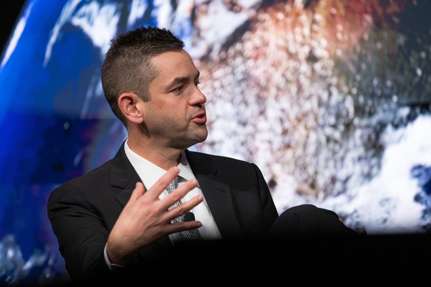 首先，月亮，三月：下一个NASA老板结束了埃隆·马斯克的梦想